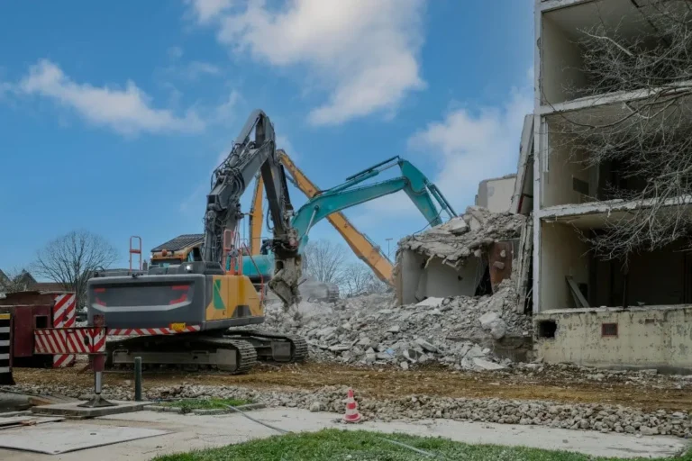 Guide complet du démantèlement industriel à Niort