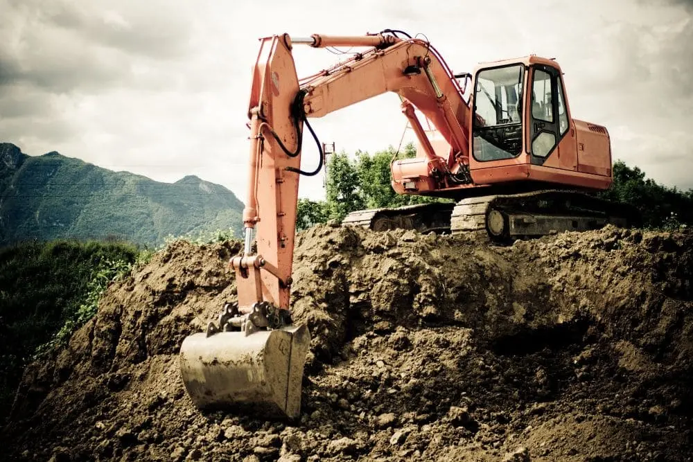 Terrassement et drainage à Saintes pour les terrains humides.